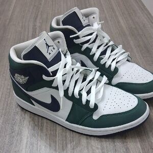 Nike Air Jordan Green and White High-Tops